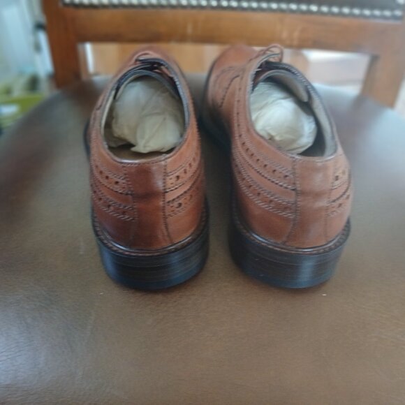 Gorgeous and sturdy mens leather oxfords. - Picture 3 of 6